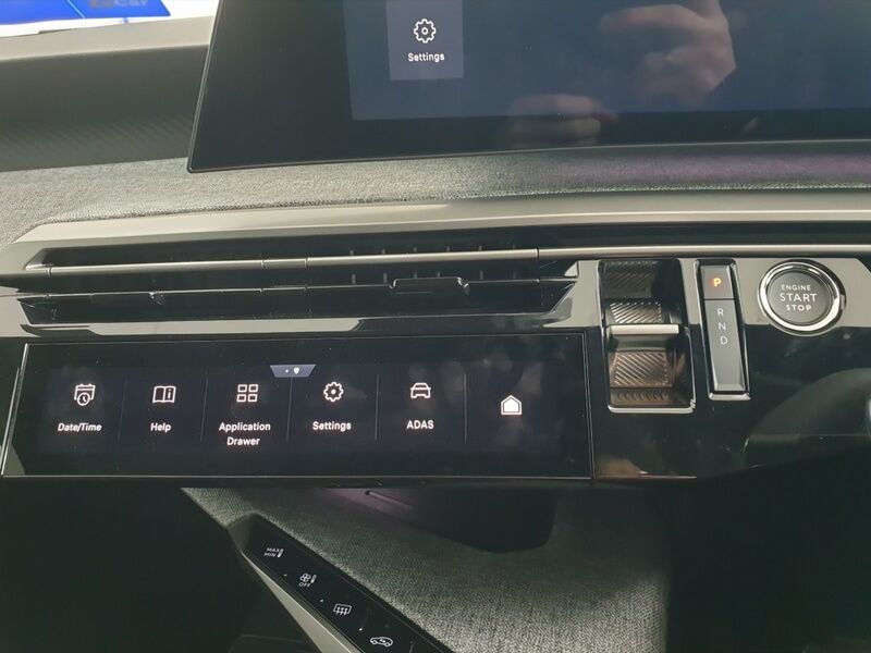 More views of Peugeot 5008