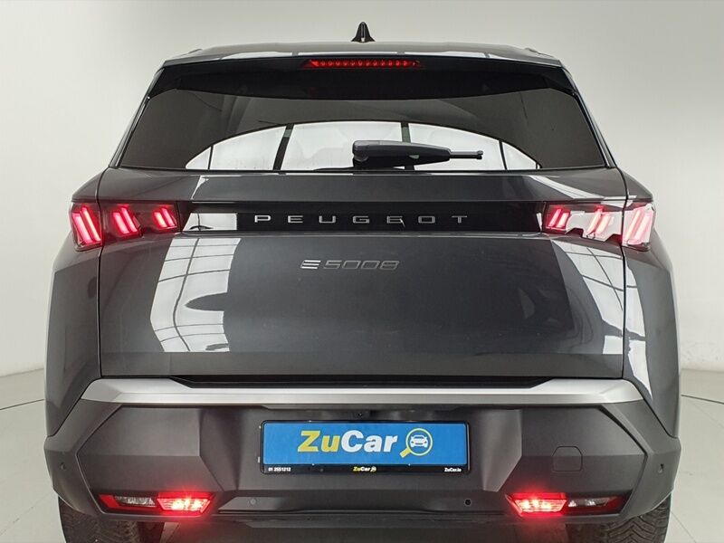 More views of Peugeot 5008