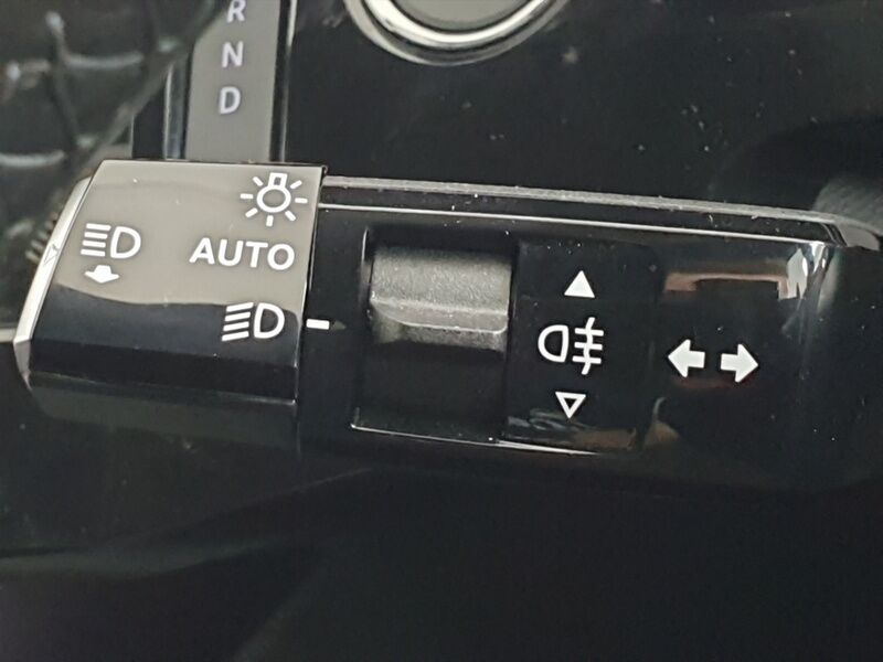 More views of Peugeot 5008