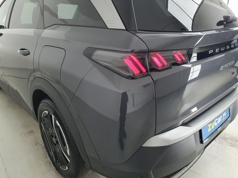 More views of Peugeot 5008