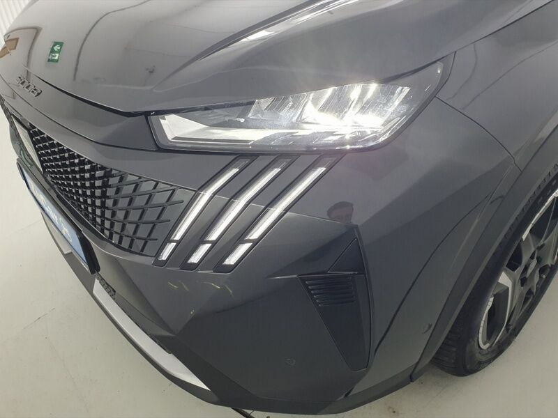 More views of Peugeot 5008