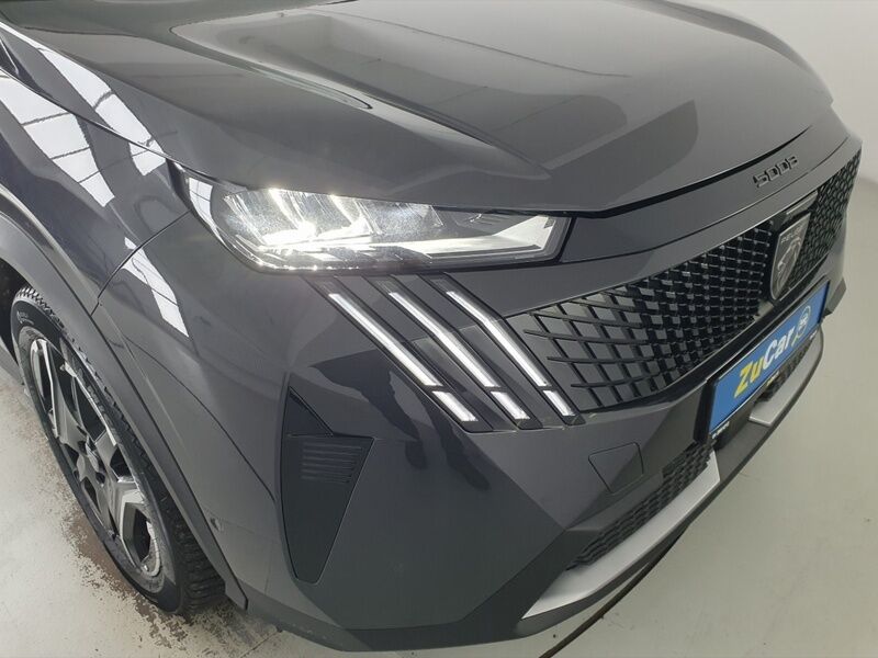 More views of Peugeot 5008