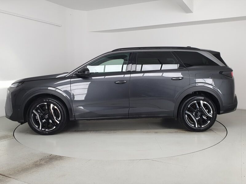 More views of Peugeot 5008