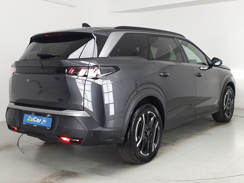 More views of Peugeot 5008