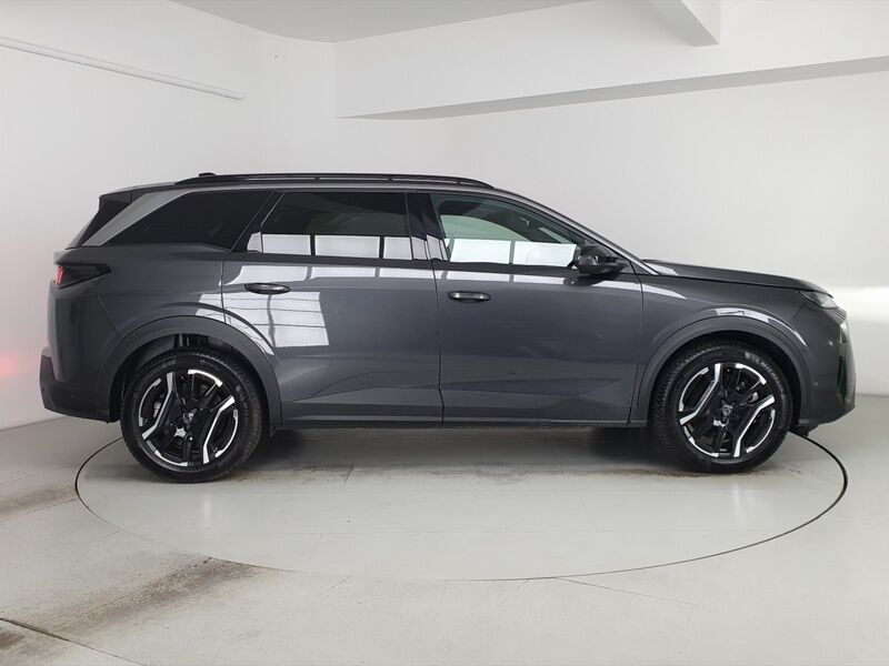 More views of Peugeot 5008