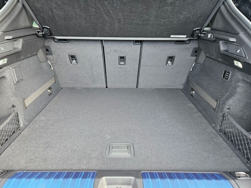 More views of Porsche Macan