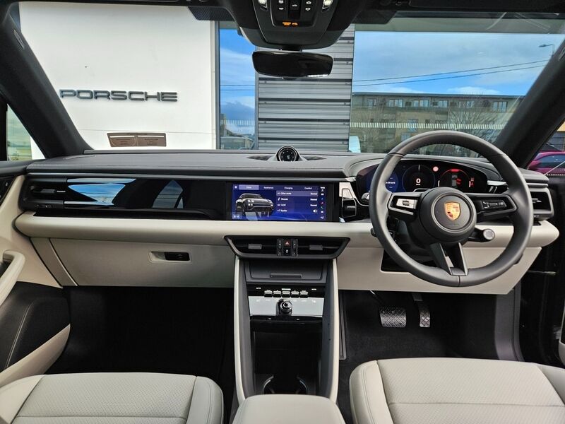 More views of Porsche Macan