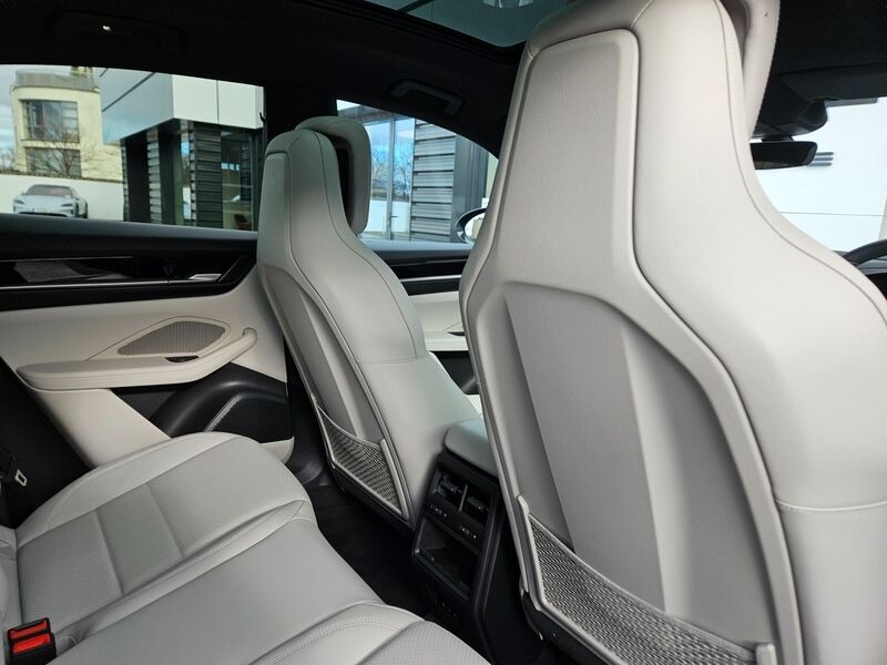More views of Porsche Macan