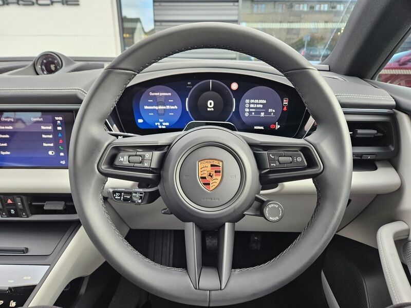 More views of Porsche Macan