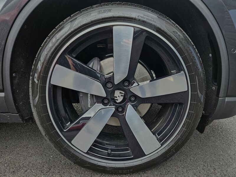More views of Porsche Macan