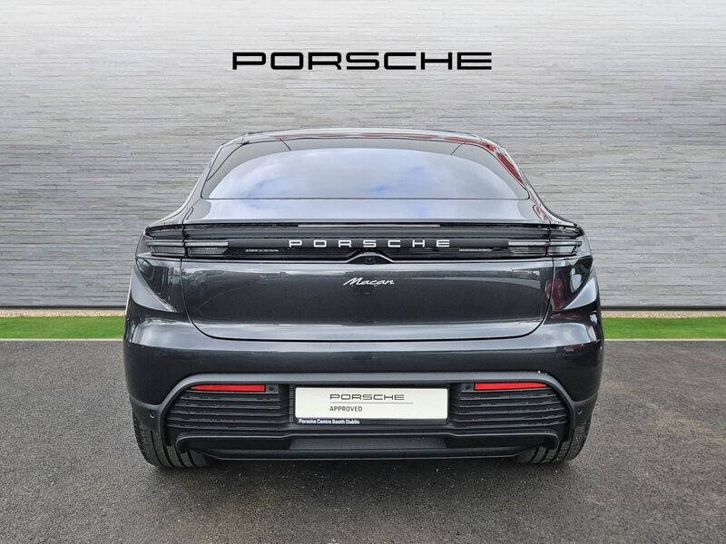 More views of Porsche Macan