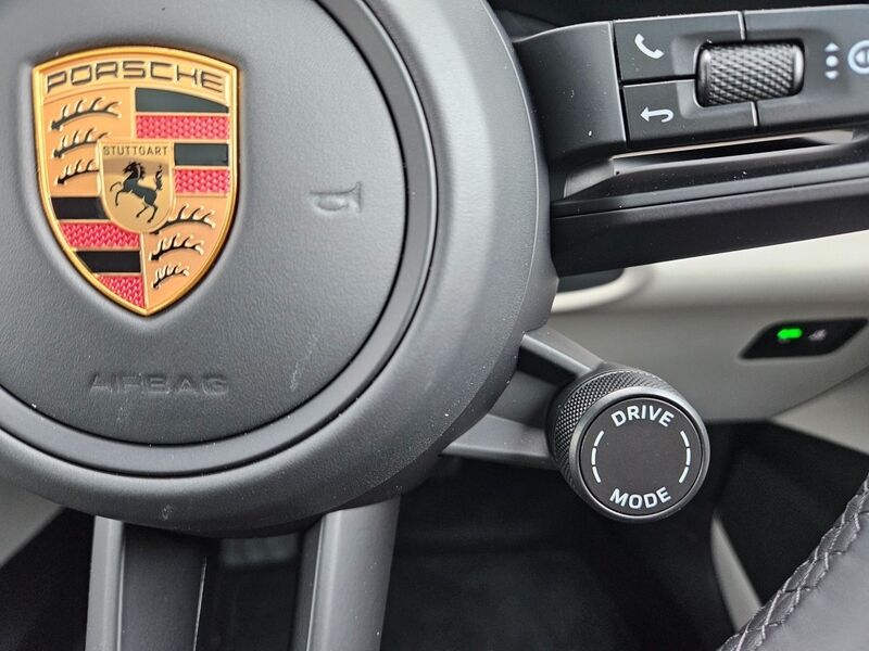 More views of Porsche Macan