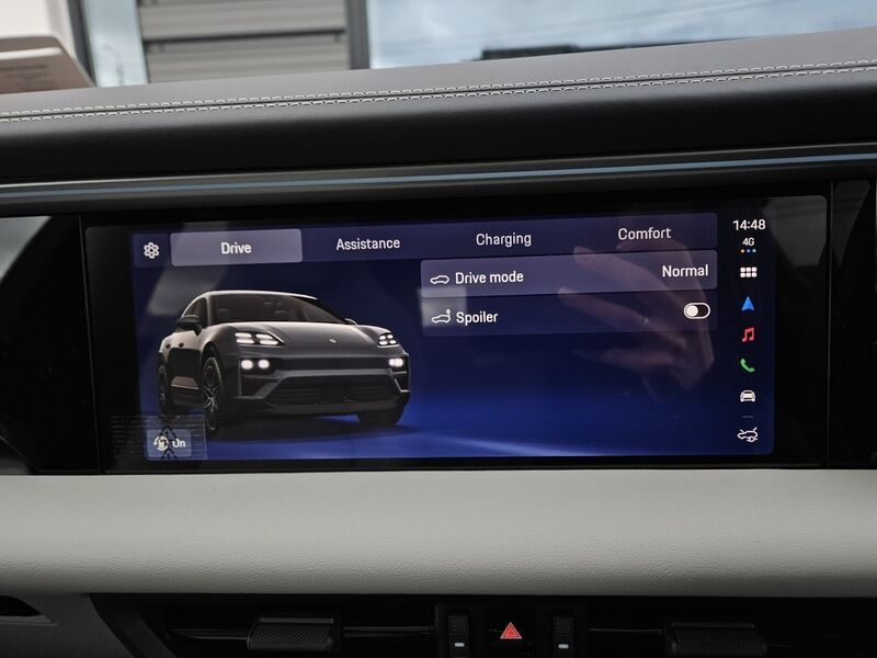 More views of Porsche Macan
