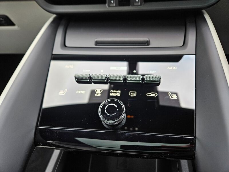 More views of Porsche Macan