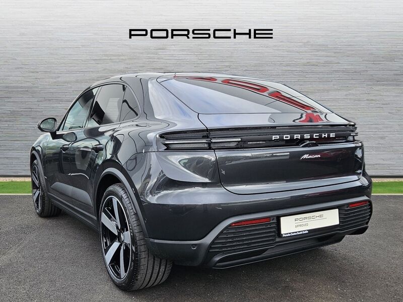 More views of Porsche Macan