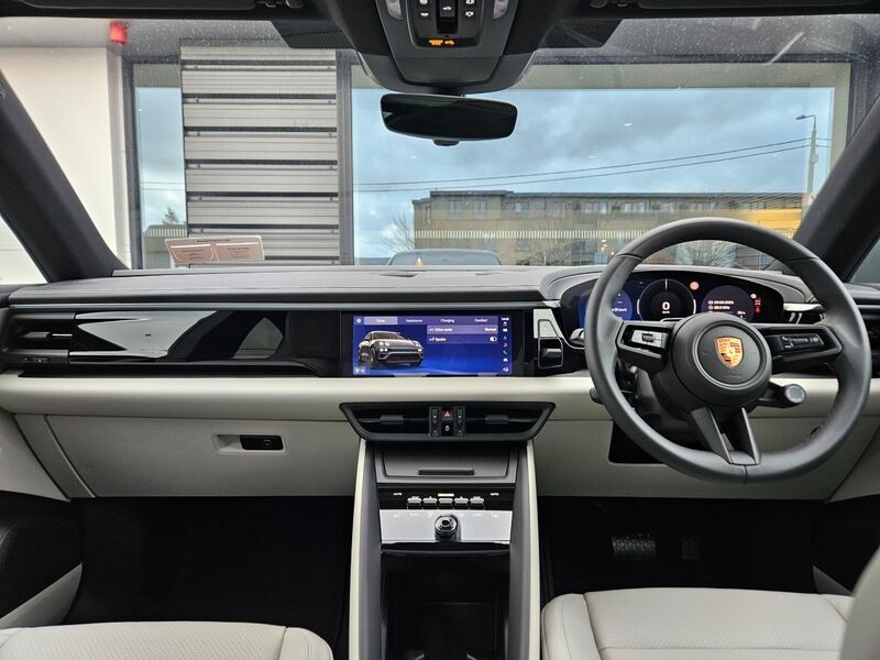 More views of Porsche Macan