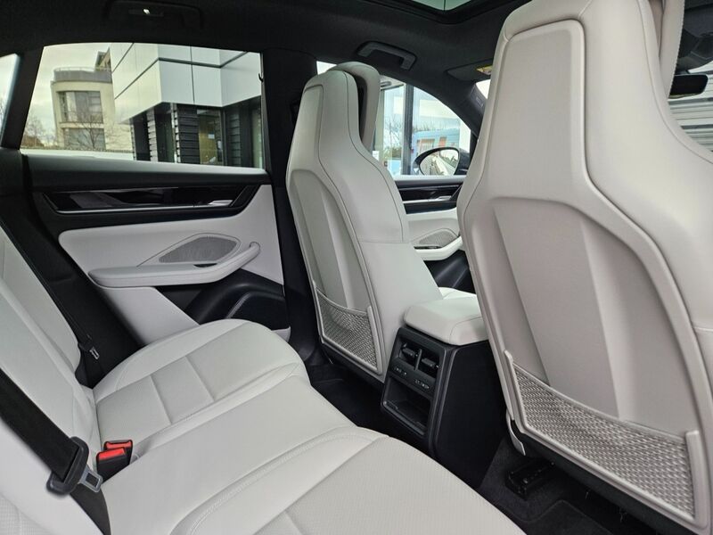 More views of Porsche Macan