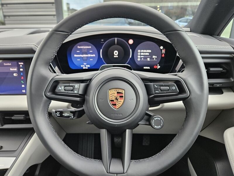 More views of Porsche Macan