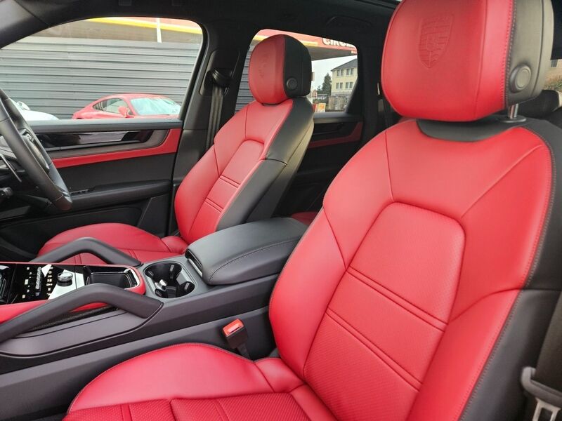 More views of Porsche Cayenne