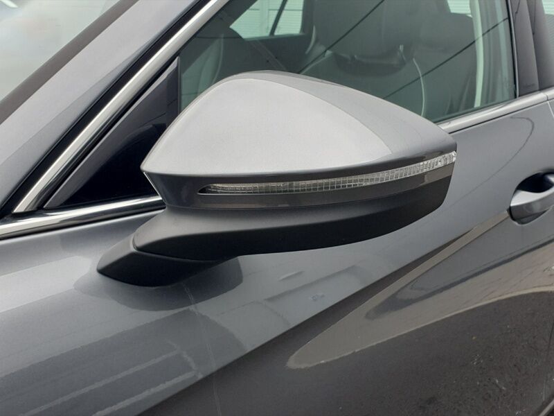 More views of Volkswagen Passat