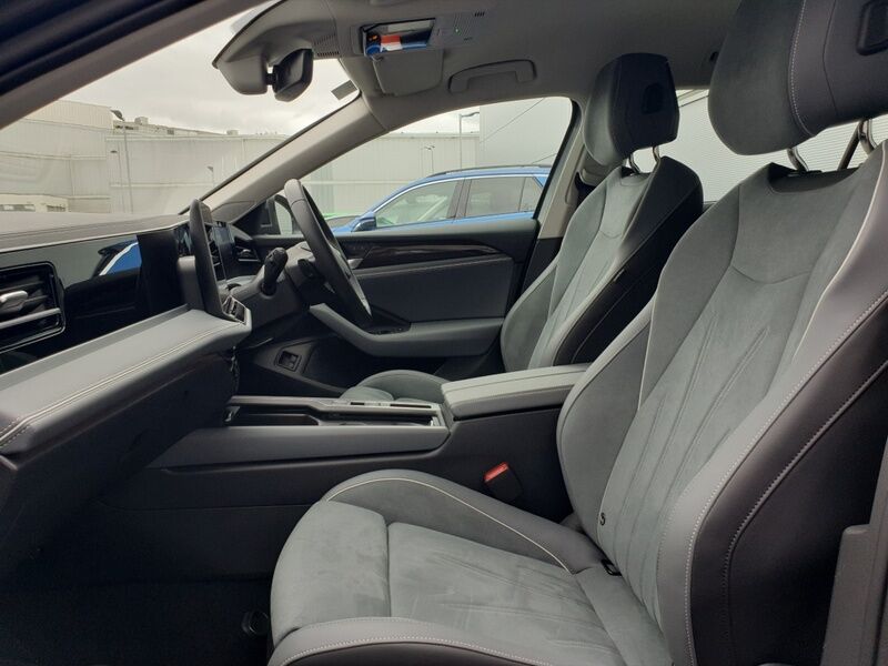 More views of Volkswagen Passat