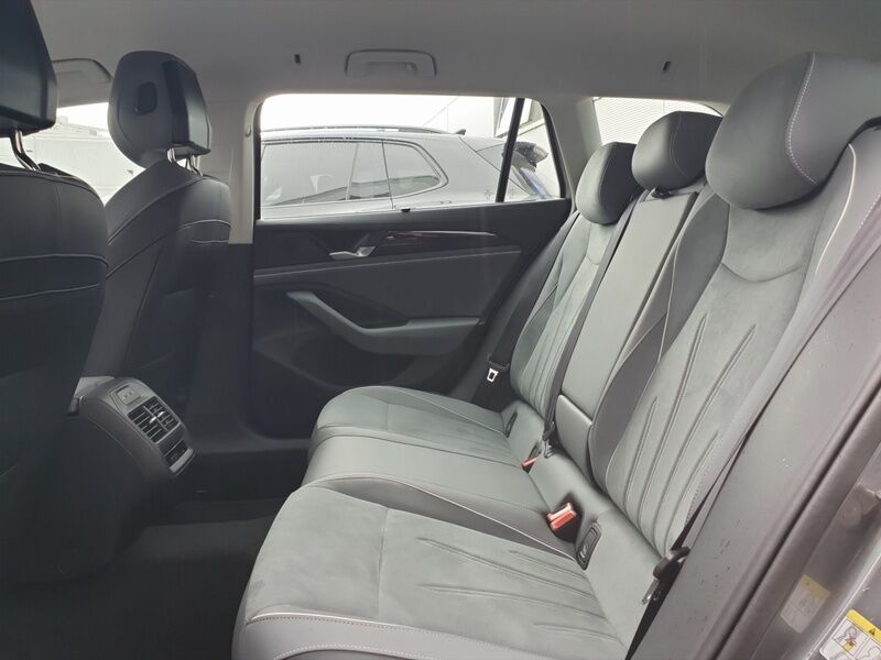 More views of Volkswagen Passat