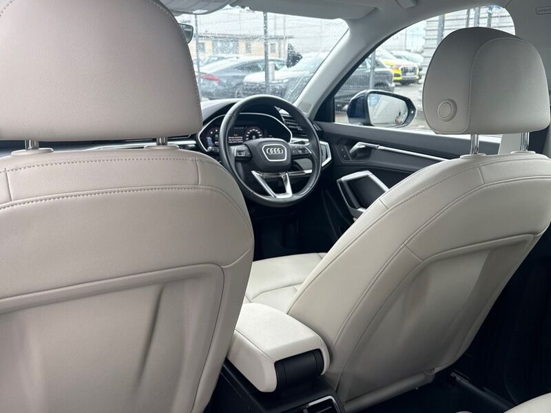 More views of Audi Q3