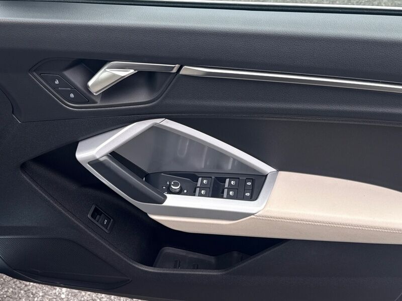 More views of Audi Q3