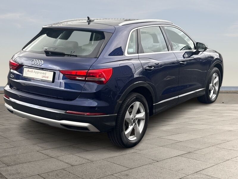More views of Audi Q3
