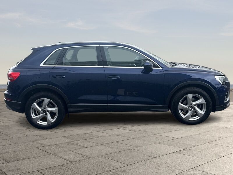 More views of Audi Q3