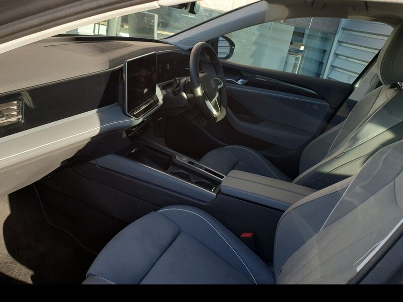 More views of Volkswagen Passat