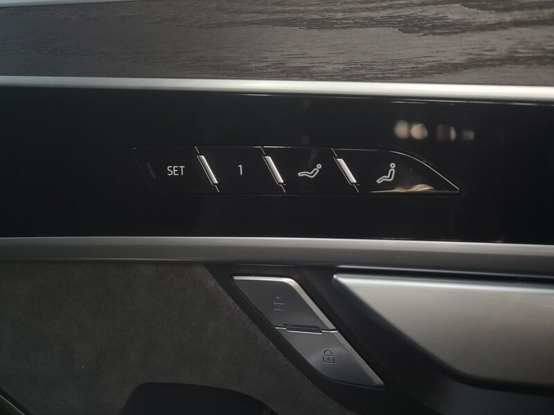 More views of Audi A8