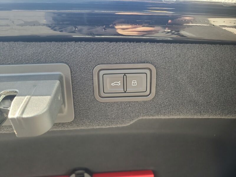 More views of Audi A8