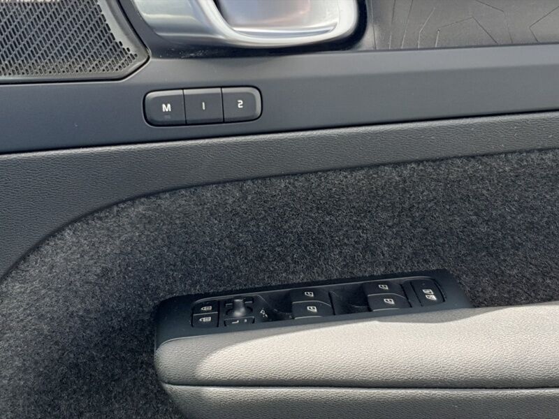 More views of Volvo C40