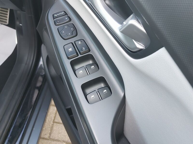 More views of Hyundai KONA