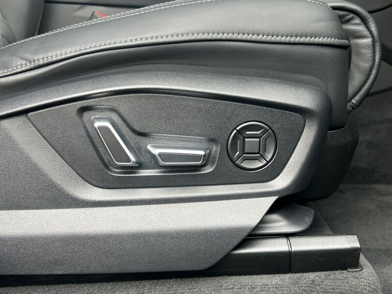 More views of Audi Q8