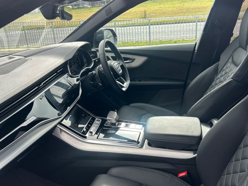 More views of Audi Q8