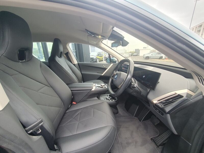 More views of BMW iX