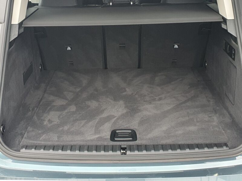 More views of BMW iX