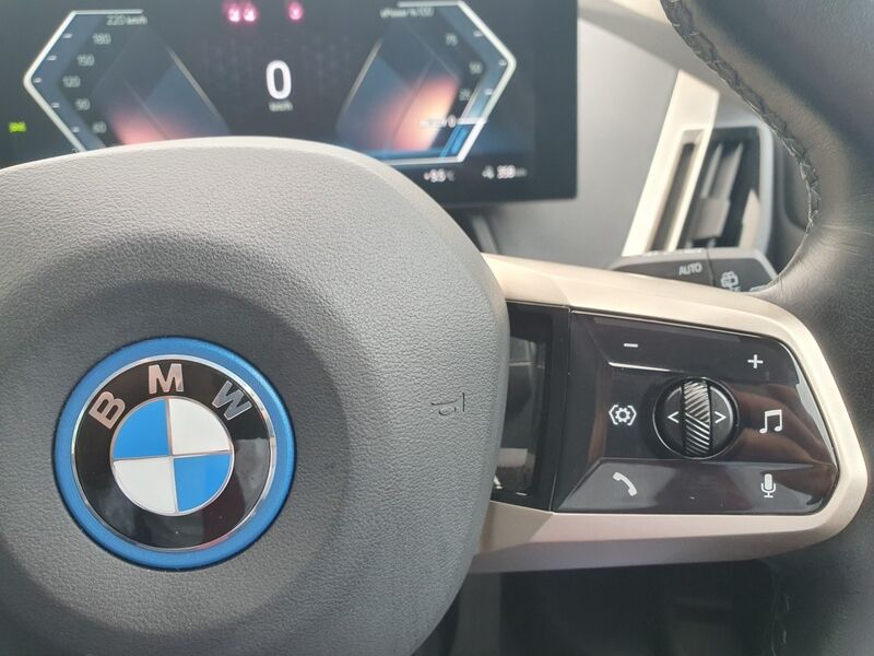 More views of BMW iX