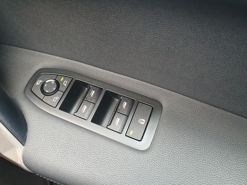 More views of BMW iX