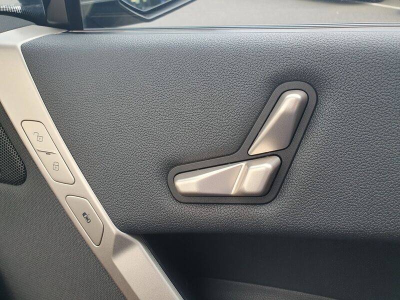 More views of BMW iX