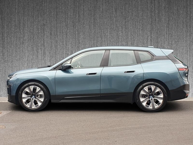 More views of BMW iX