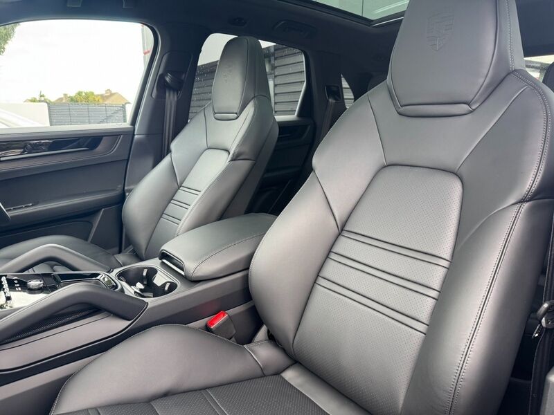 More views of Porsche Cayenne