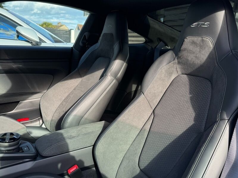 More views of Porsche 911