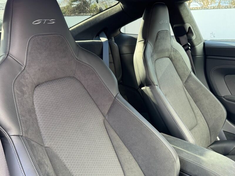 More views of Porsche 911