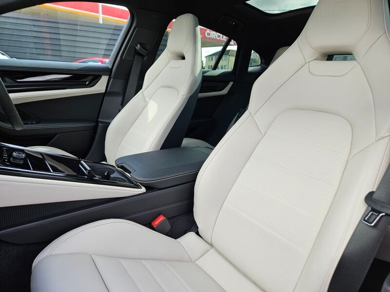 More views of Porsche Panamera