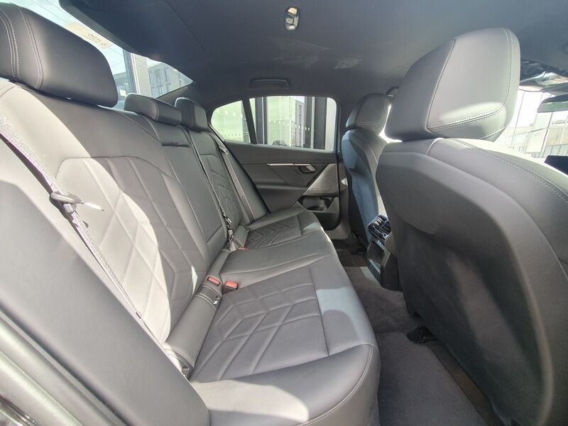 More views of BMW i5