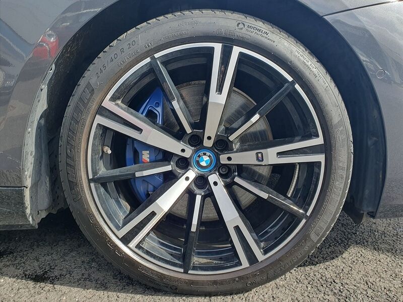 More views of BMW i5