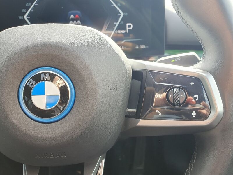More views of BMW i5